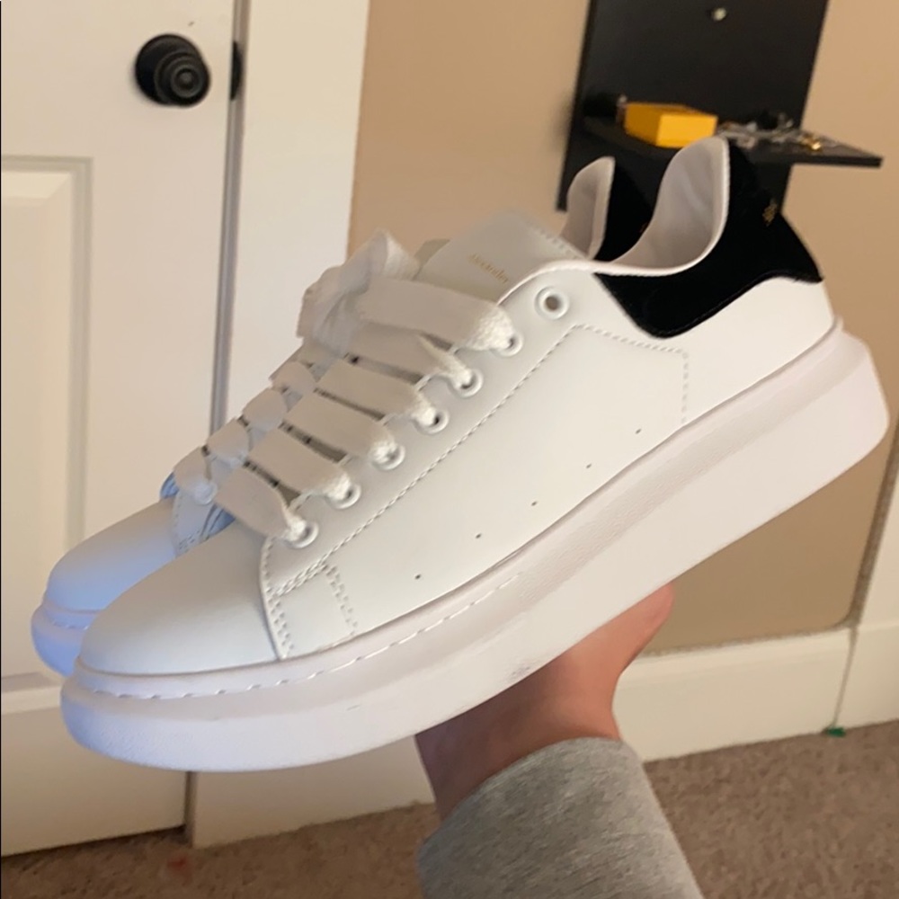 Alexander McQueens oversized sneaker size 42 men’s